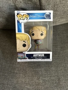 Funko Pop! Disney: La spada nella pietra Arthur #1099 Figura in vinile J4 - Foto 1 di 5