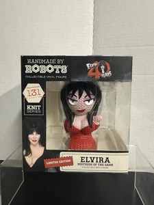 Hecho a mano por robots - Figura de vestido rojo de Elvira Mistress of the Dark nueva en caja - Imagen 1 de 6