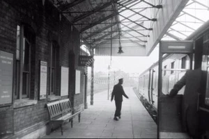PHOTO BR British Railways Station Scene - PARK STREET + FROGMORE 1