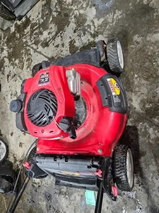 Cortacésped de empuje Troy-Bilt modelo 21"" 550EX no funciona para piezas - Imagen 1 de 67