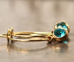 Creolen Ohrring vergoldet blau minimalistisch Geschenk Mutter Frau Freundin - Bild 1 von 6