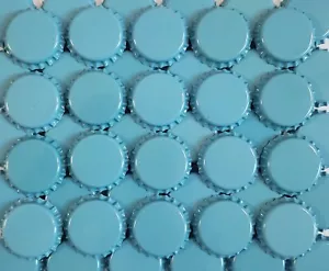 100 Tappi Bottiglia Birra Blu Chiaro Homebrewing Assorbimento Ossigeno Corona Tappi Ciano - Foto 1 di 9