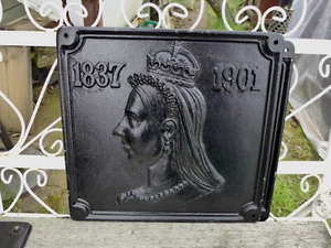 Vintage 1837-1901 Queen Victoria Cast Aluminium Wall Plaque Collector - Foto 1 di 6