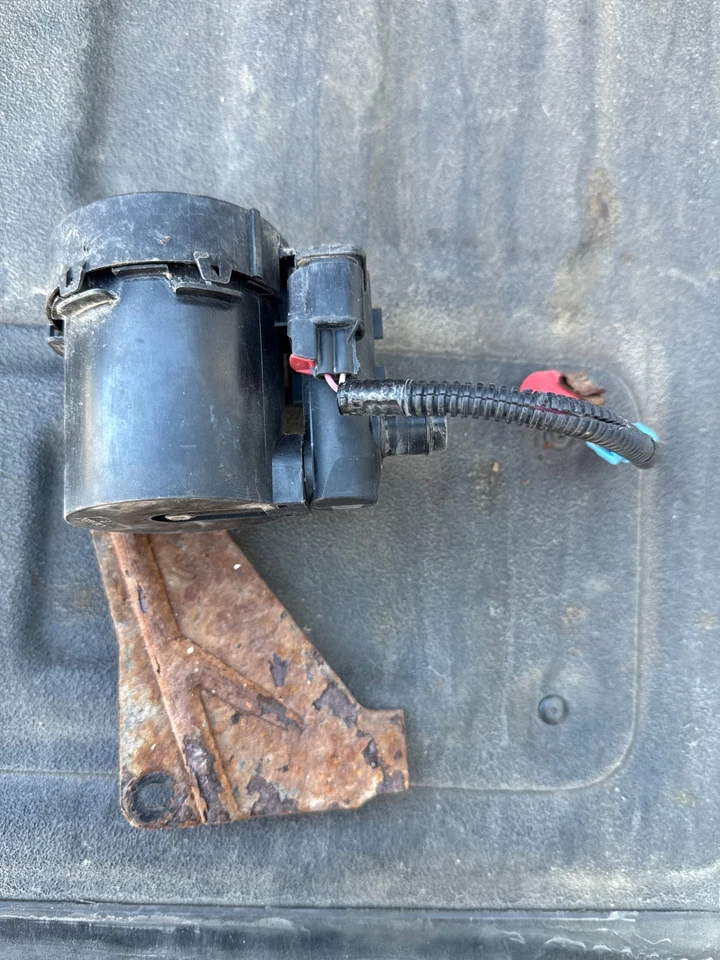 Соленоид в сборе вентиляционный клапан продувки Chevrolet Impala 2000 - 2005 годов выпуска с жгутом проводов - Изображение 1 из 4