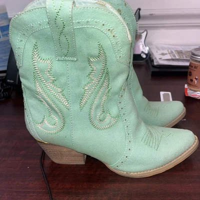 Very Volatile Blue Leather Pull-On Block Heel Ankle Womens Booties Size 7.5 - Image 1 of 4