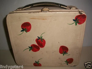 TIN LUNCHBOX, VINTAGE, STRAWBERRIES, HAND PAINTED, COLLECTIBLE, FOLK ART, RARE - Picture 1 of 6