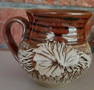 AUSTRALIA STUDIO POTTERY  MUG TREE BARK & APPLIED VINE LEAF DESIGN - Bild 1 von 5