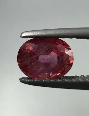 Turmalina natural de primera calidad de 1,22 quilates Foto 1 de 4