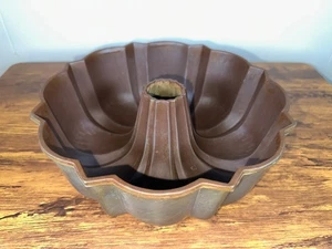 Vintage Nordic Ware Heavy Duty Fluted Bundt Cake Pan 12 Cup, 10 inch Cast Alumin - Picture 1 of 6