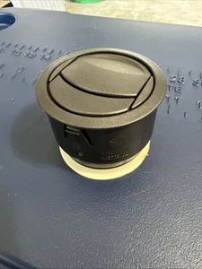 Jeep Commander 2006-2010 AC Vent - Picture 1 of 10