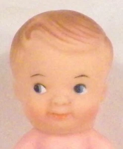 Bambola Uneeda Pee Wee Boy in plastica 3,5 pollici Vintage 1966 - Foto 1 di 4