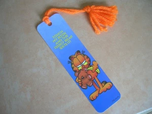 vintage GARFIELD Bookmark Orange Yarn Tassel 1978 Jim Davis Teddy Bear Gets It - Picture 1 of 4
