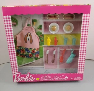 New Barbie Doll Pioneer Woman Ree Drummond Accessories Pack Food Hotdogs Apron - Picture 1 of 3