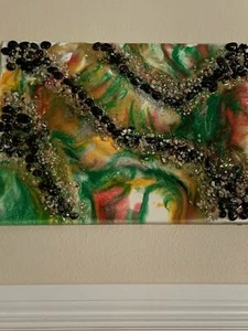 Arte de pared inspirado en geodas Montañas verdes - Imagen 1 de 6