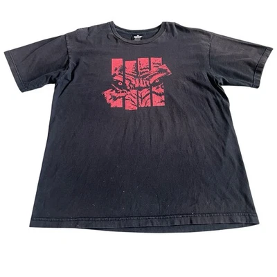 Camiseta De Colección Undefeated LA Hombre Strike Wolf Talla XL Desteñida Negra Roja Y2K Foto 1 de 4