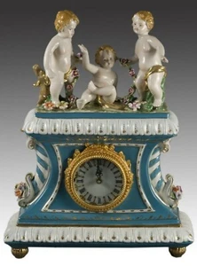 Porcelain mantle clock. After models from Sèvres. - Picture 1 of 4