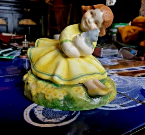 Lovely Royal Worcester Figure, by Anne Acheson ,BUTTERCUP BLACK MARK NUMBER 2930 - Picture 1 of 12