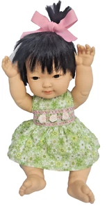 Niño Asiático FAO Schwartz D’nenes Hecho en España 14" Todo Vinilo Bebé Muñeca 2006 - Imagen 1 de 12