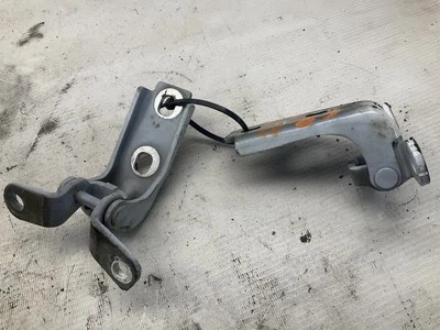 10-24 Chevrolet Camaro SS Front Right Door Lower & Upper Hinge P - Image 1 of 4