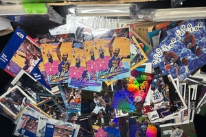 ๐ฅ MASSIVE ~1000 Karl Malone Basketball HOF NBA Card Lot โ ALL SLEEVED โ - Picture 1 of 9