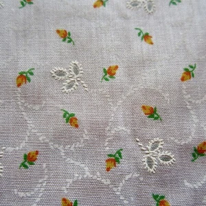 50cm x 115cm Vintage Cotton Sewing Fabric 80s Retro Delicate Rose Faux Broderie - Picture 1 of 6