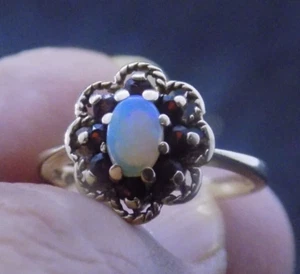 Anillo de flores halo y ópalo de oro amarillo de 10 quilates de colección talla 6 10 k (305) - Imagen 1 de 8