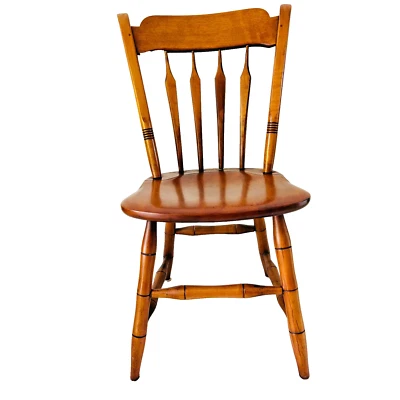 Silla vintage de arce macizo con respaldo para pulgar y cabeza de flecha Foto 1 de 4