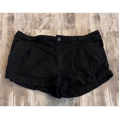 Pantalones cortos para mujer Abercrombie & Fitch 8/29 tiro medio plisados con puños negros Foto 1 de 4