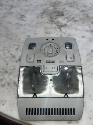 Audi A4 Quattro 2005-2007 conjunto de luz superior principal central gris sucio A1 Foto 1 de 4