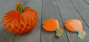 3 Vintage Halloween Die Cut Tissue Paper Honeycomb Pumpkins (Beistle) VE - Picture 1 of 2