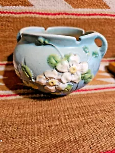 SWEET Roseville Pottery WHITE ROSE Vase HANGING POT 653-4 BLUE 40s CLEAN! MINT!! - Picture 1 of 9