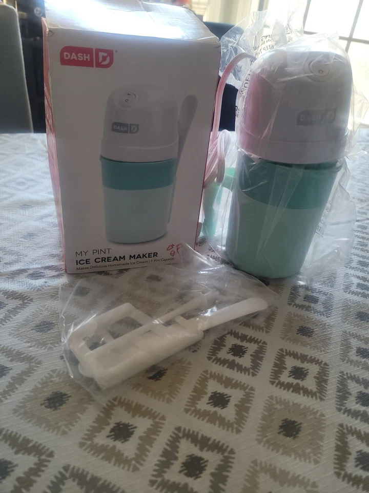 DASH My Pint Ice Cream Maker in Aqua