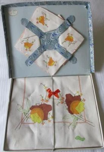 NWT BOXED SET VINTAGE 50S 60S TABLE CLOTH & 4 NAPKINS APPLIQUE & EMBROIDERY - Picture 1 of 1