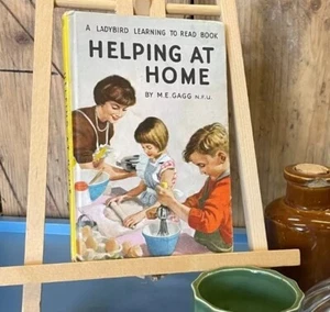 A Ladybird Learning to Read Book - Helping at Home - Picture 1 of 11