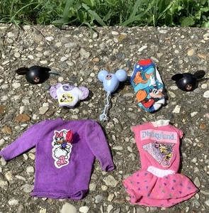 Lote De Ropa Y Accesorios Barbie Mattel Disney De Colección Años 80 Mickey Ears Disneyland - Imagen 1 de 20