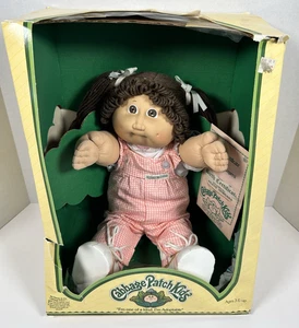 VTG 1983 Cabbage Patch Kids Doll Girl Overalls Brown Hair Coleco New in Box READ - Picture 1 of 7