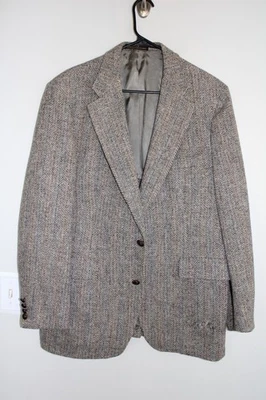JAQUETA ESPORTIVA HARRIS TWEED CINZA ESPINHA DE PEIXE 100% LÃ tamanho 42L madeira botão - Imagem 1 de 4