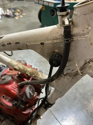 Honda XL600R 1986 línea de manguera de aceite de cabeza a marco superior del motor Stock OEM Foto 1 de 4