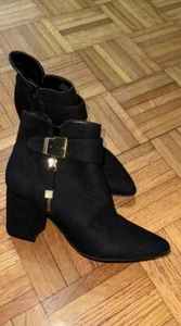 UNISA~SZ 7~BEAUTIFUL BLACK SUEDE LIKE SIDE ZIP HEELED BOOTIES BOOTS HEELS - Picture 1 of 4