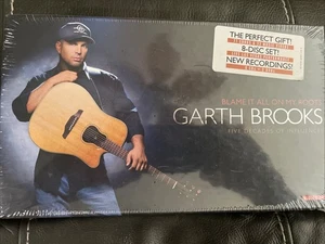 Garth Brooks Blame it All on My Roots 6 CD & 2 DVD 8 Disc Box Set NEW - Foto 1 di 2