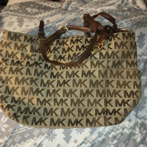 Michael Kors Medium Size Bag - Picture 1 of 12