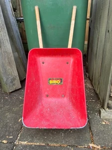 Vintage rote Brio Metallschubkarre mit Holzgriffen Kinder Spielzeug Schubkarre - Bild 1 von 16