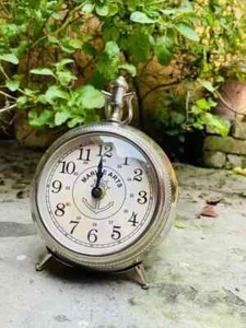Victoria Vintage Tischuhr aus Metall - antikes Design für Wohn- & Bürodeko - Bild 1 von 5