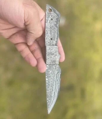 CUCHILLO HECHO A MANO CAZA DESOLLADO SUPERVIVENCIA HOJA EN BLANCO ESPIGA COMPLETA DAMASCO Foto 1 de 3