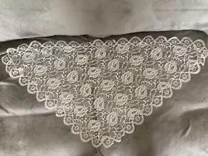 Vintage weißes Deckchen, ca. 41” quer und 21” oben Mitte bis unten Punkt - Bild 1 von 5