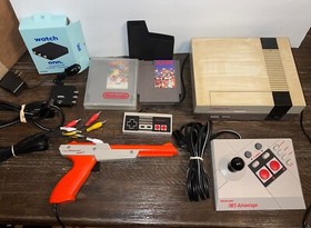 Nintendo NES Bundle Advantage Controller Zapp Gun Games Cables Original NES