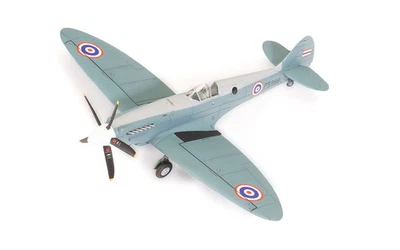 Level 1 Model Kit Supermarine Spitfire PR.XIX Fighter Aircraft 1/72 Plastic Mode - Image 1 of 3