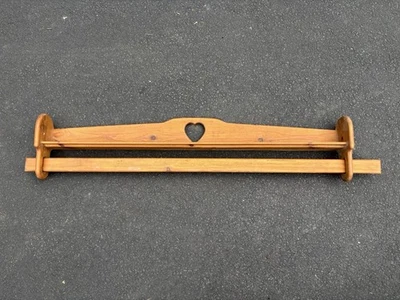 Manta de madera toallero edredón barra estante mancha mediana 4" x 10” x 49" recorte corazón Foto 1 de 4