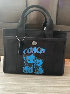 Neu mit Etikett Coach The Lil Nas X Drop Cargo große Beuteltasche Tasche mit Kätzchen silber/schwarz - Bild 1 von 12