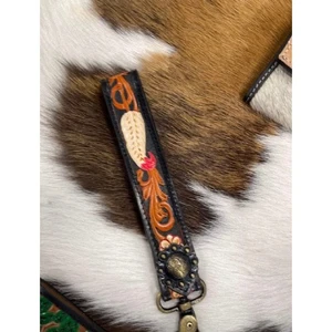 Hand Tooled Leather Keychain Western Style Key Fob Bag Charm Western New - Picture 1 of 4